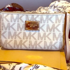 Michael kors wristlet bag